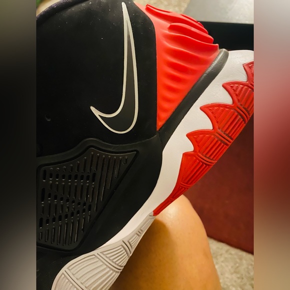 The Nike Kyrie 6 - Picture 7 of 11